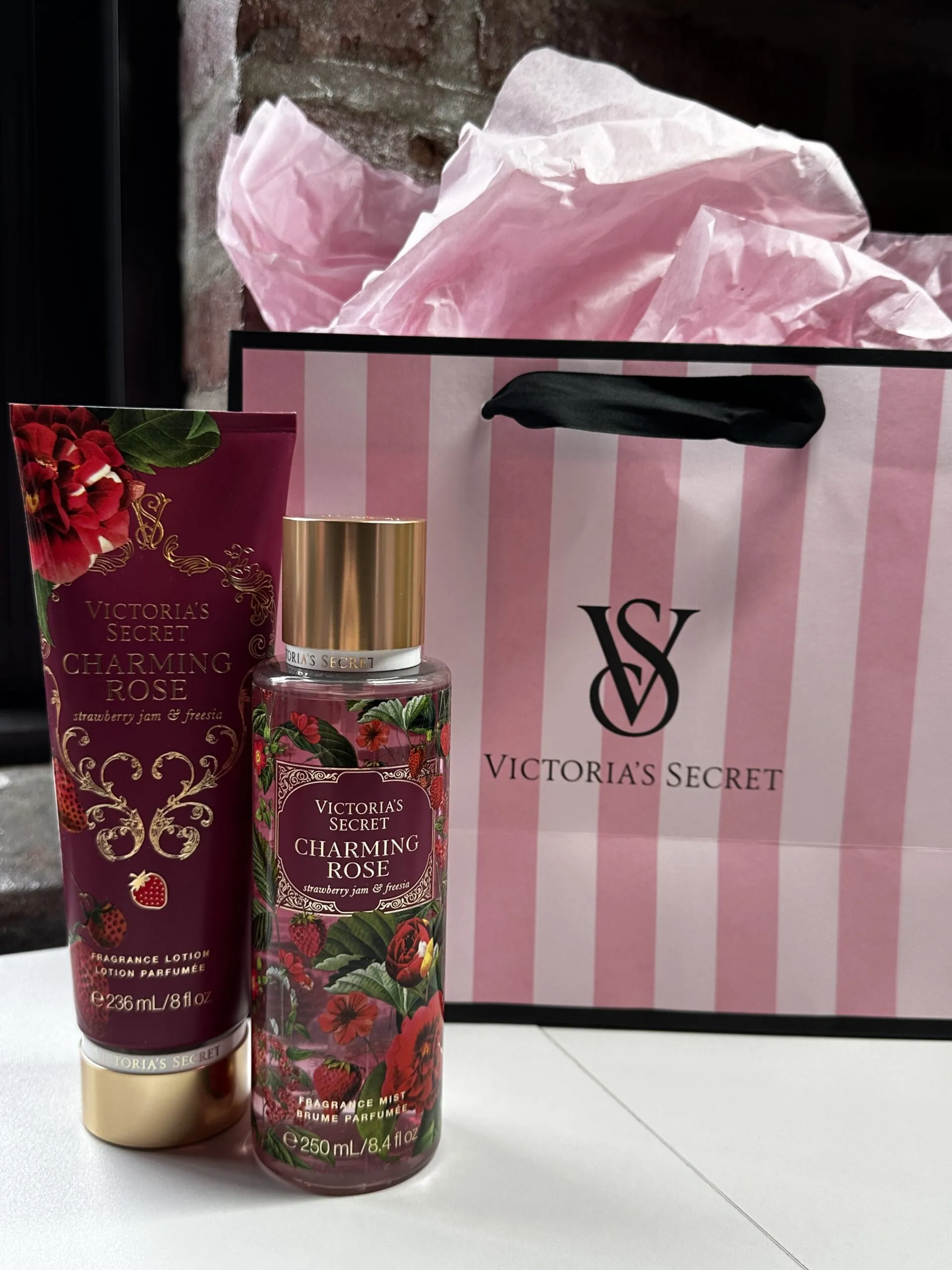 Victoria's Secret Body Lotion Charming Rose 236ml - Imagem 3