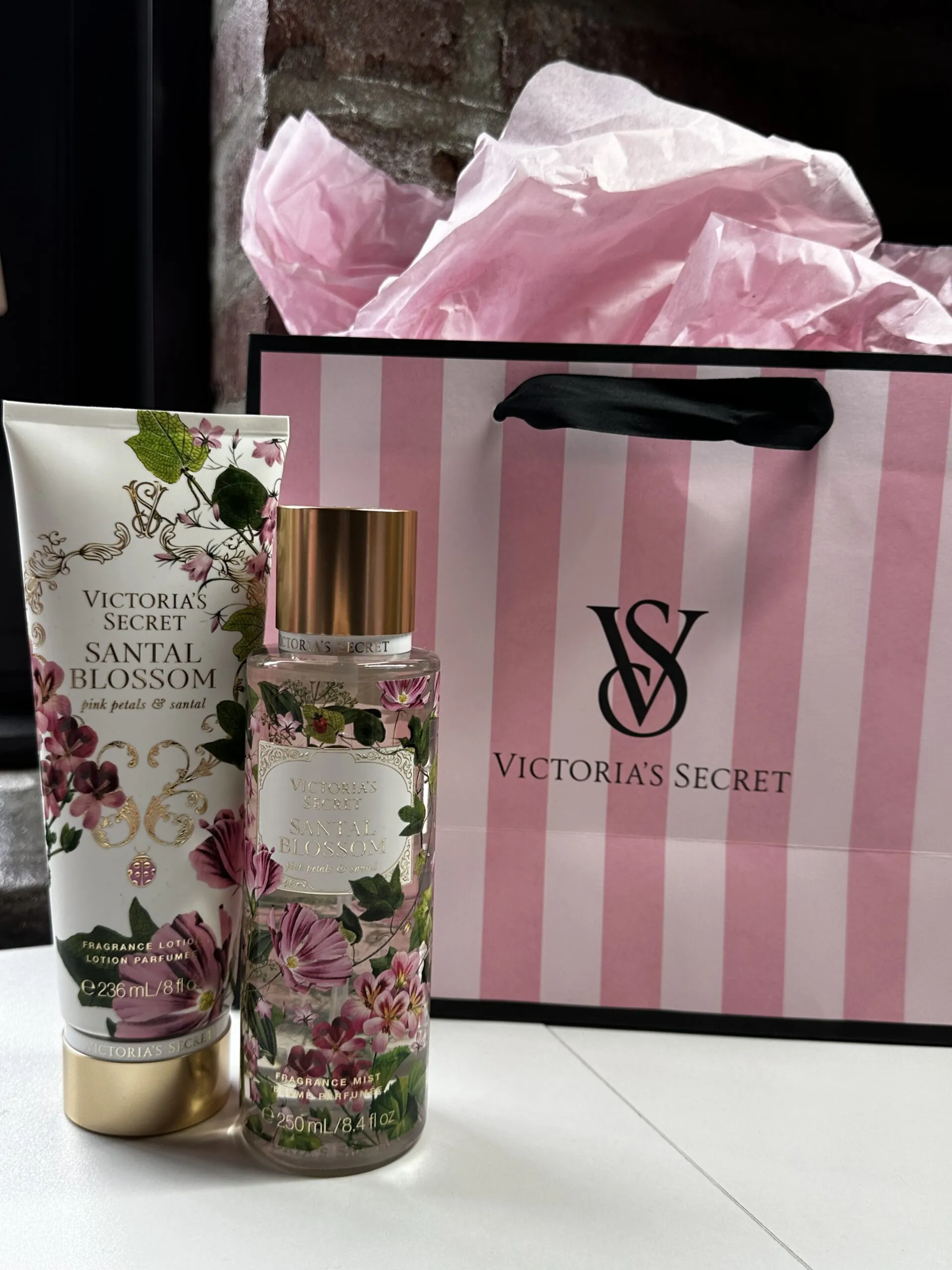 Victoria's Secret Body Lotion Santal Blossom 236ml - Imagem 3
