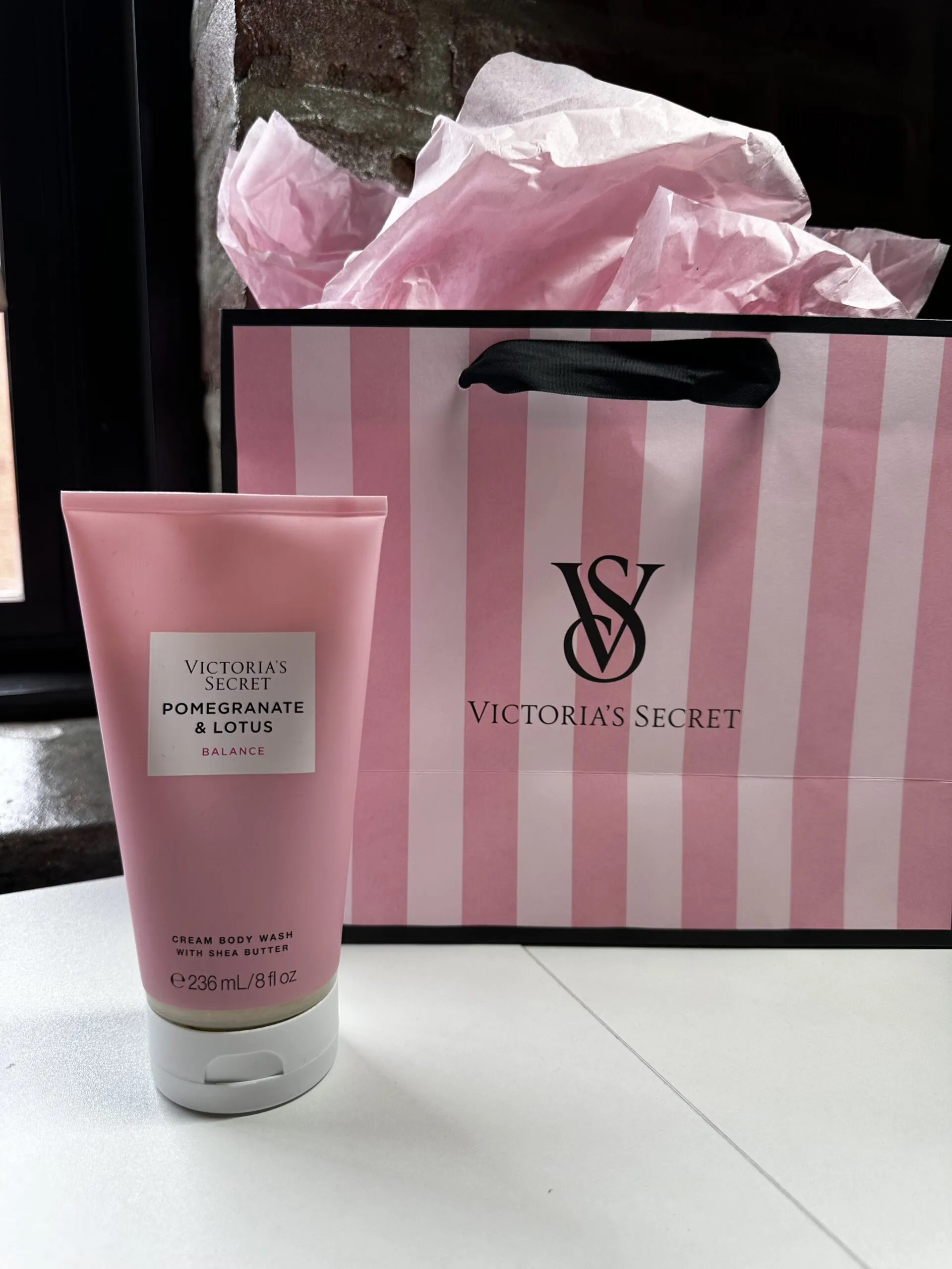 Victoria's Secret Wash Pomegranate & Lotus 236ml - Imagem 3