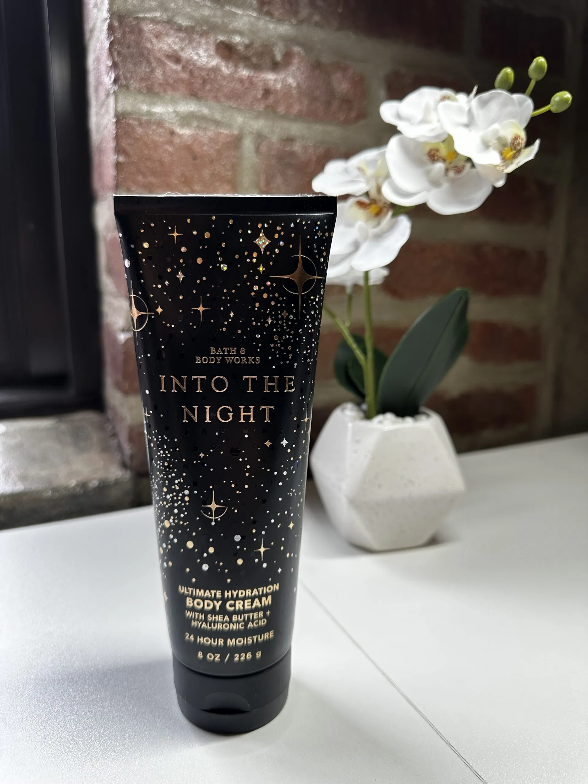 Body Cream com shea butter + acido hialuronico Into the night 226g - Imagem 2