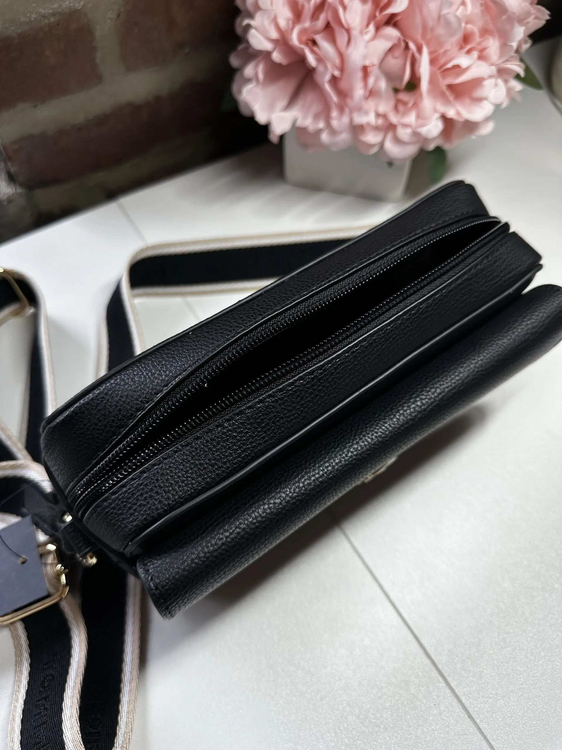 Bolsa transversal Tommy Hilfiger preta - Imagem 3